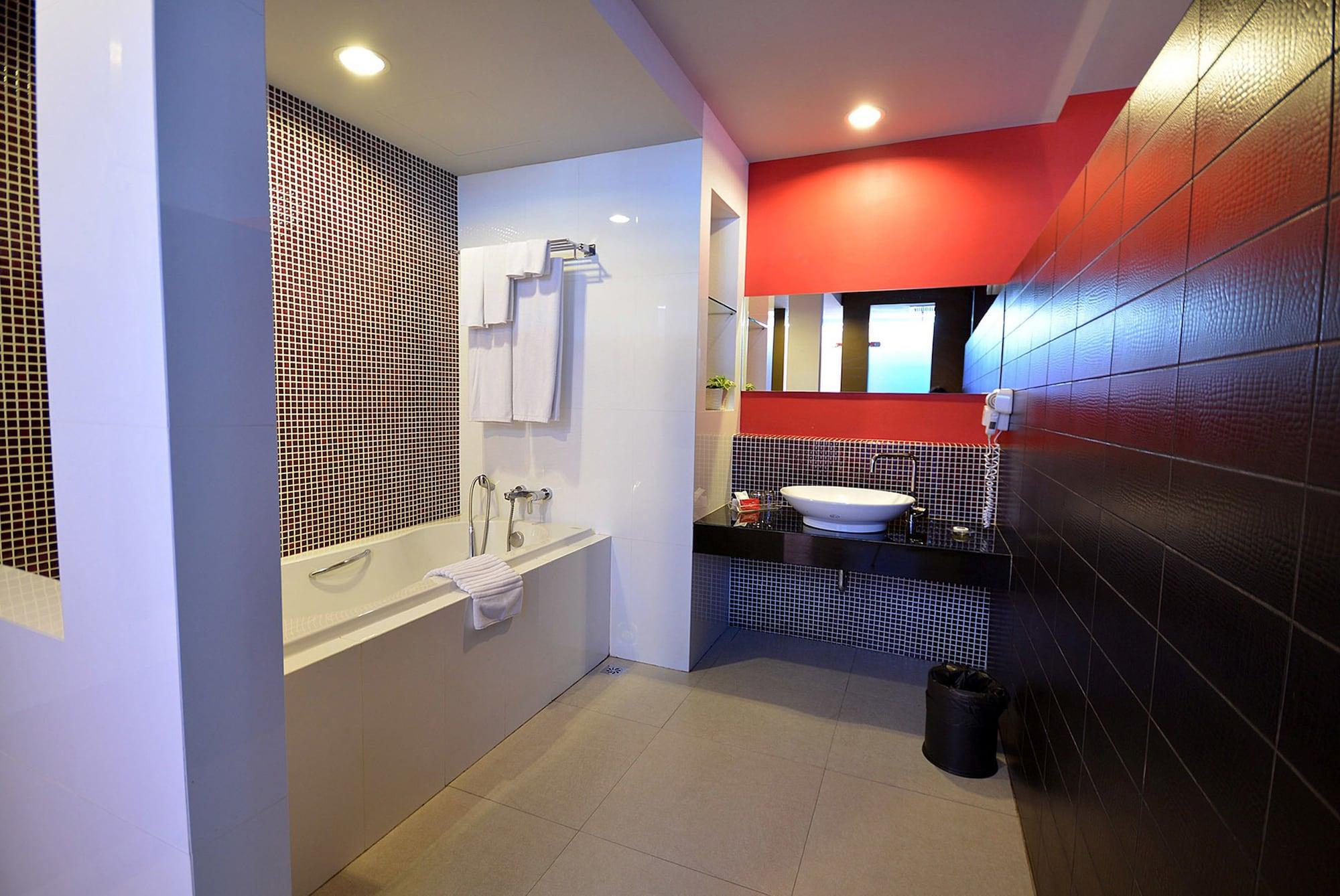 Tsix5 Hotel Pattaya Exterior foto